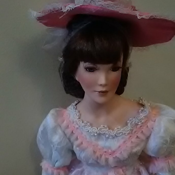 New Paradise Galleries Doll set - Picture 3 of 8